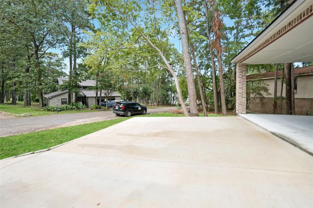 220 N Fairway Loop, Coldspring, TX 77331