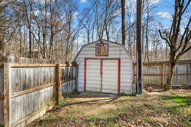 2267 Lambert Dr, Westmoreland, TN 37186