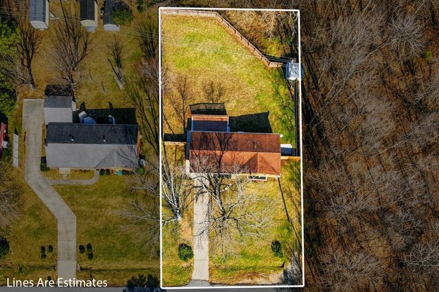2267 Lambert Dr, Westmoreland, TN 37186