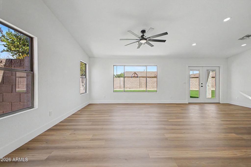 Image 11 of property listing at 2554 E MORGAN Court, Gilbert, AZ 85295