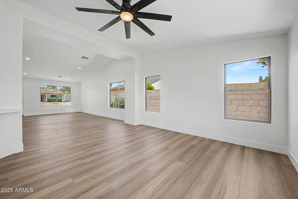 Image 12 of property listing at 2554 E MORGAN Court, Gilbert, AZ 85295