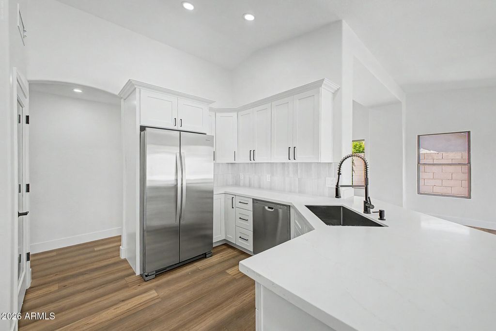 Image 16 of property listing at 2554 E MORGAN Court, Gilbert, AZ 85295