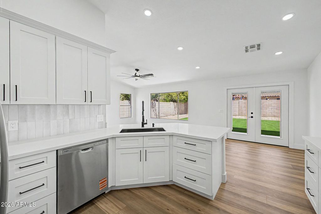Image 18 of property listing at 2554 E MORGAN Court, Gilbert, AZ 85295
