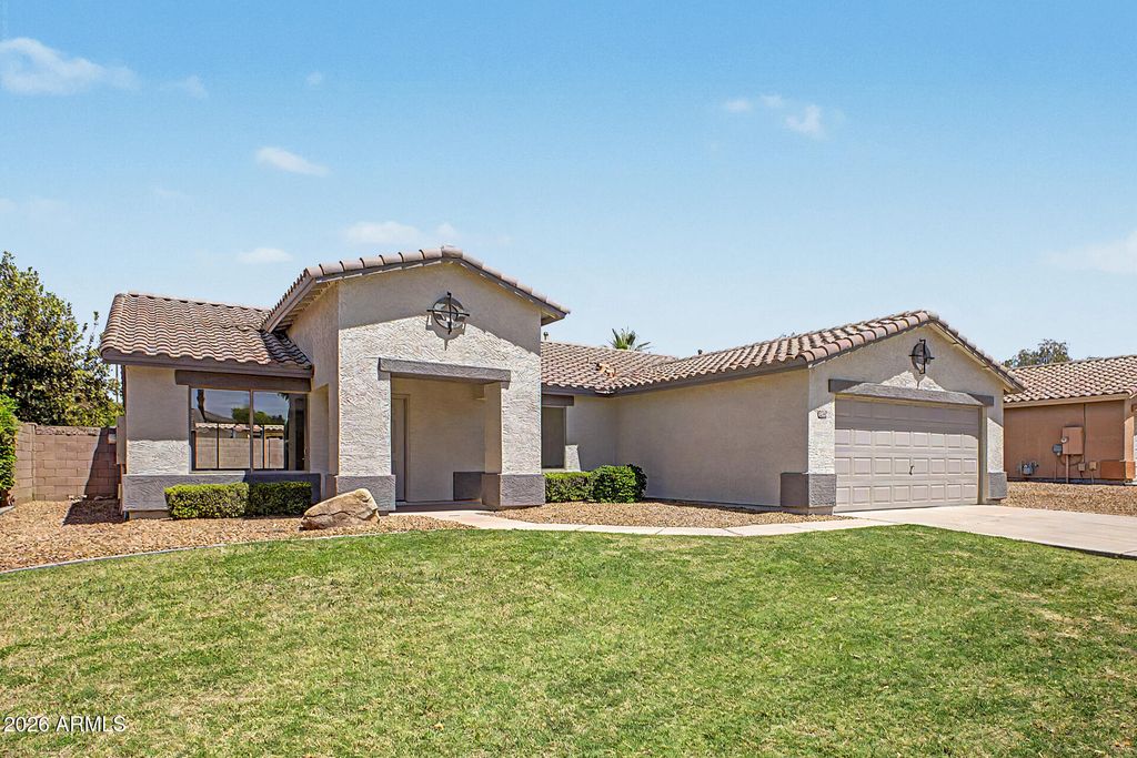 Image 2 of property listing at 2554 E MORGAN Court, Gilbert, AZ 85295