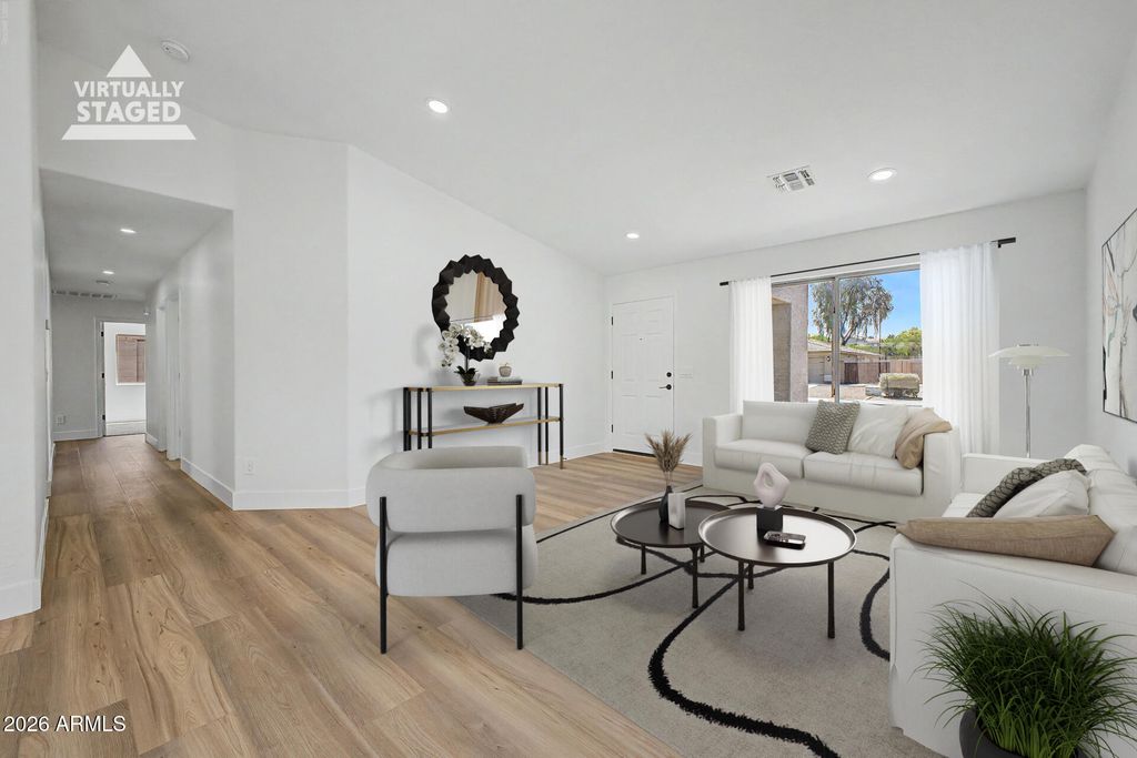 Image 5 of property listing at 2554 E MORGAN Court, Gilbert, AZ 85295