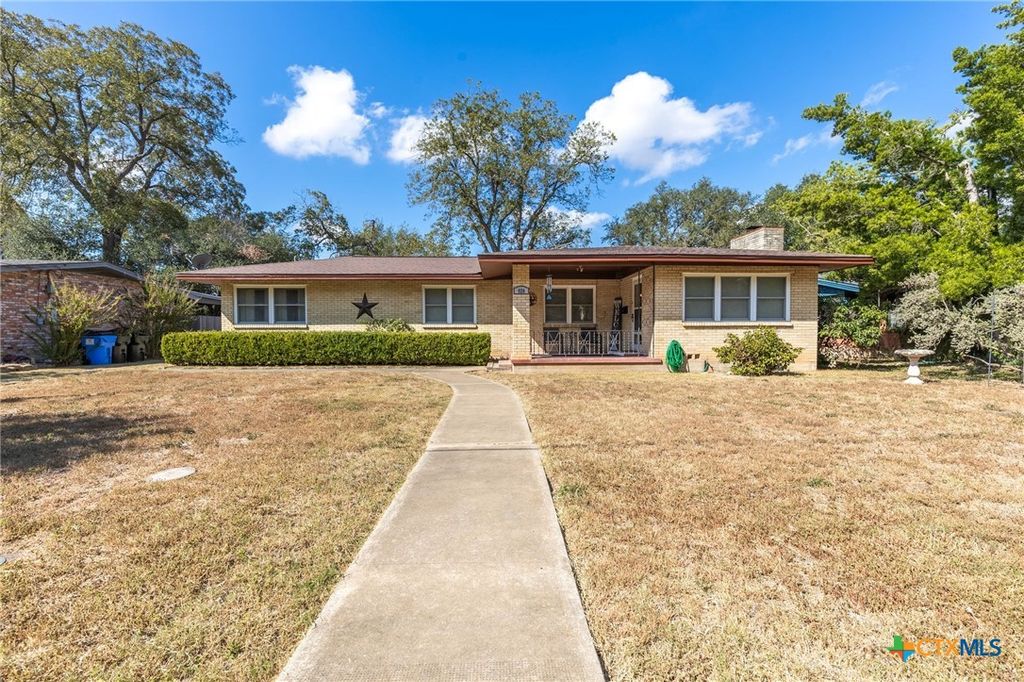 920 N River Street, Seguin, TX 78155