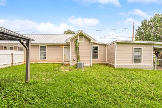 1391 N Paddock Street, Stephenville, TX 76401