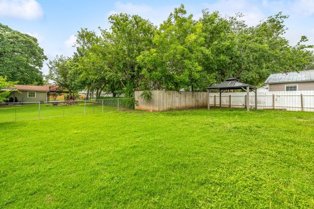 1391 N Paddock Street, Stephenville, TX 76401