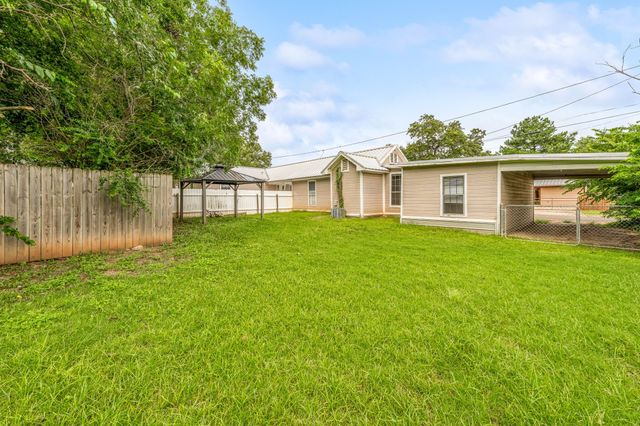 1391 N Paddock Street, Stephenville, TX 76401