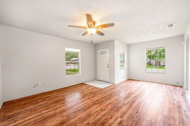 1391 N Paddock Street, Stephenville, TX 76401