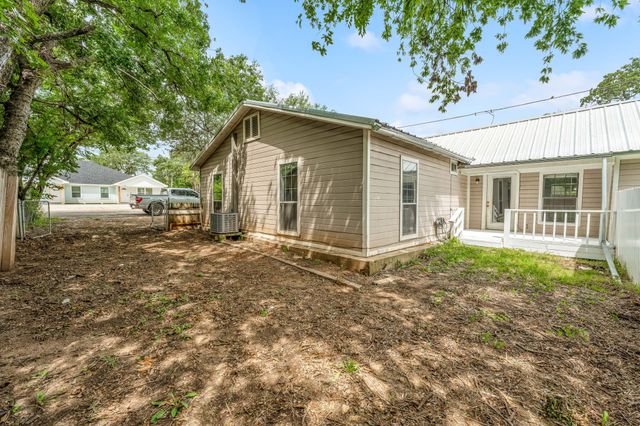 1391 N Paddock Street, Stephenville, TX 76401