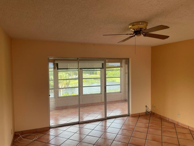 729 Lori Drive 405, Palm Springs, FL 33461