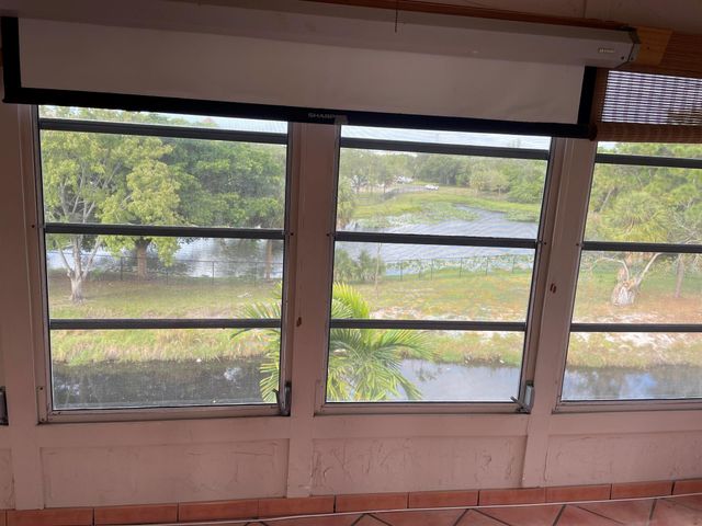 729 Lori Drive 405, Palm Springs, FL 33461