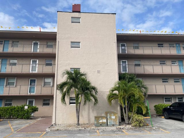 729 Lori Drive 405, Palm Springs, FL 33461