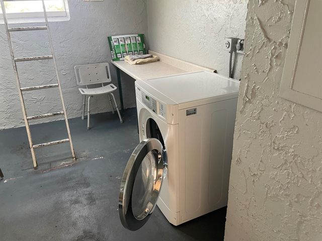 729 Lori Drive 405, Palm Springs, FL 33461