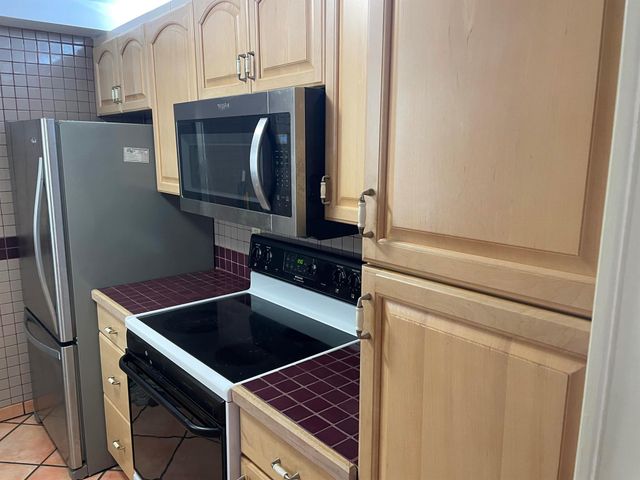 729 Lori Drive 405, Palm Springs, FL 33461