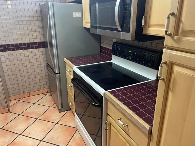 729 Lori Drive 405, Palm Springs, FL 33461