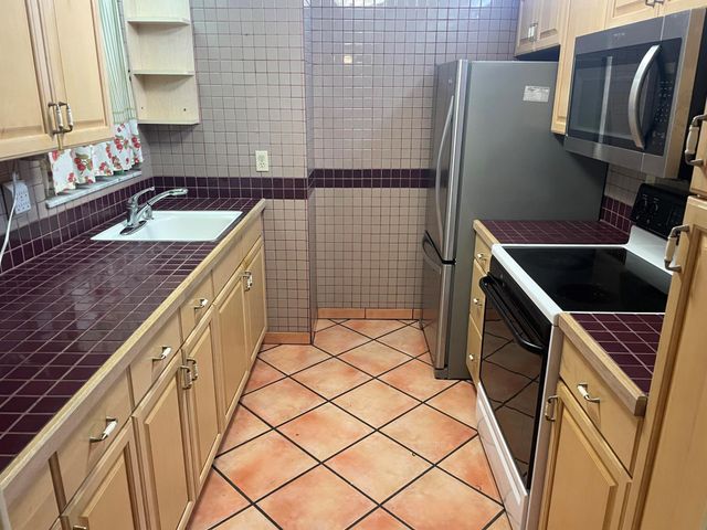 729 Lori Drive 405, Palm Springs, FL 33461