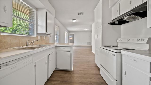 406 Pamela Drive, Baytown, TX 77521