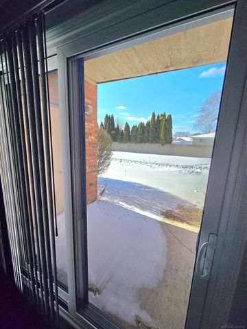 43243 Cape Drive 6, Sterling Heights, MI 48313