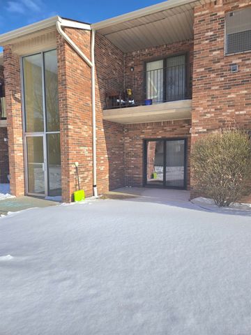 43243 Cape Drive 6, Sterling Heights, MI 48313