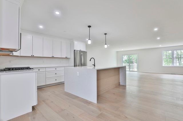 25 Autumn Lane # 24, Raymond, NH 03077