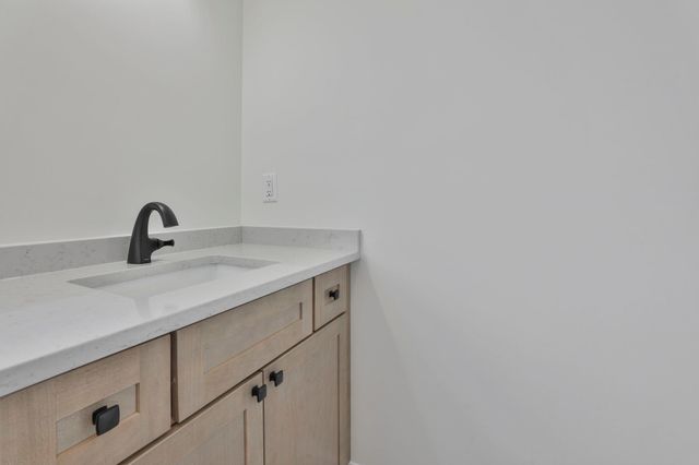 25 Autumn Lane # 24, Raymond, NH 03077