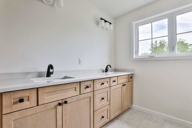 25 Autumn Lane # 24, Raymond, NH 03077
