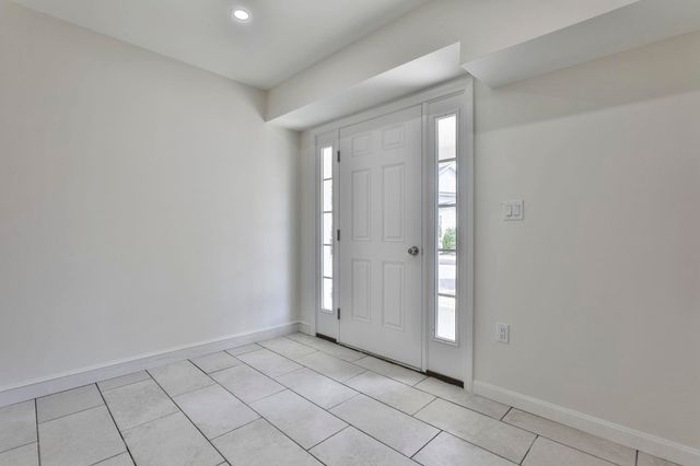 25 Autumn Lane # 24, Raymond, NH 03077