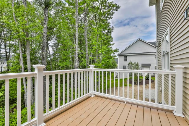 25 Autumn Lane # 24, Raymond, NH 03077