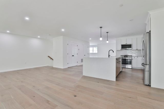 25 Autumn Lane # 24, Raymond, NH 03077