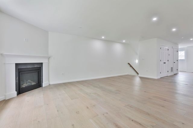25 Autumn Lane # 24, Raymond, NH 03077