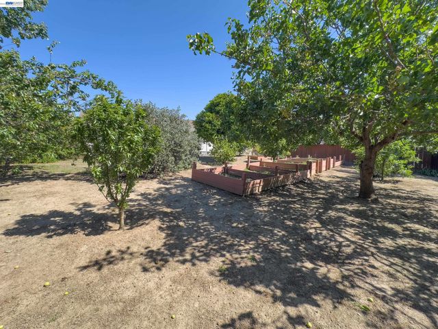 350 Strand Ave, Pleasant Hill, CA 94523