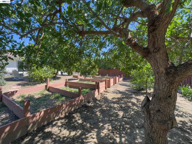 350 Strand Ave, Pleasant Hill, CA 94523