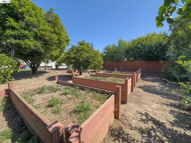 350 Strand Ave, Pleasant Hill, CA 94523