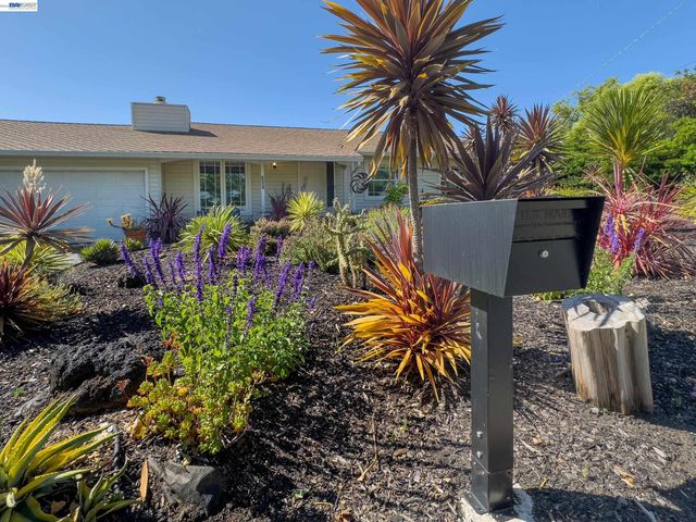 350 Strand Ave, Pleasant Hill, CA 94523