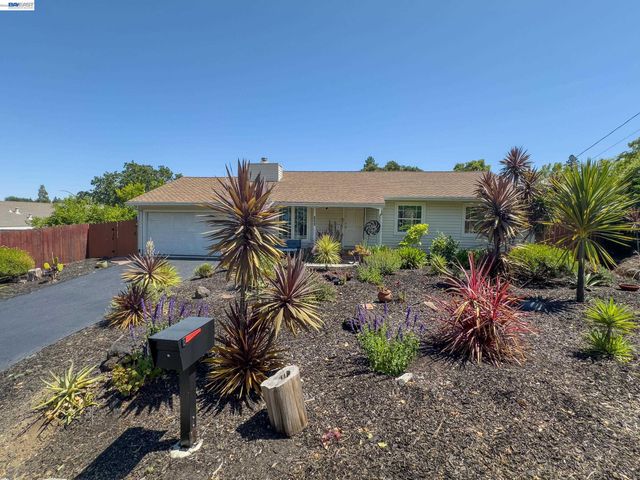 350 Strand Ave, Pleasant Hill, CA 94523