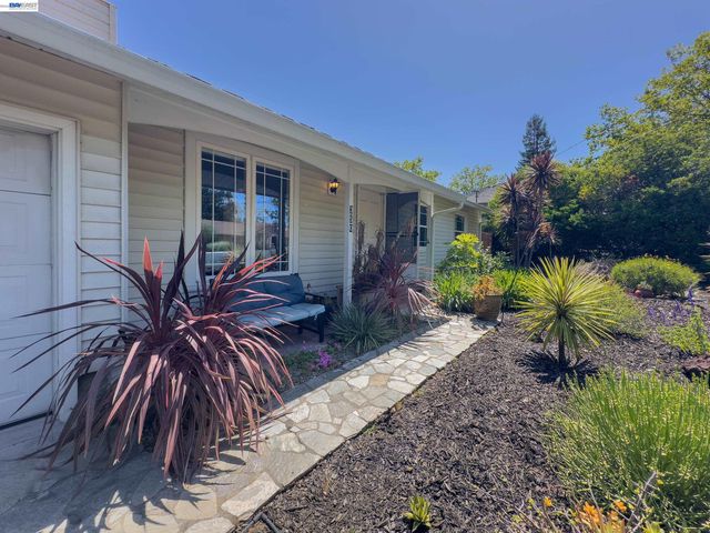 350 Strand Ave, Pleasant Hill, CA 94523