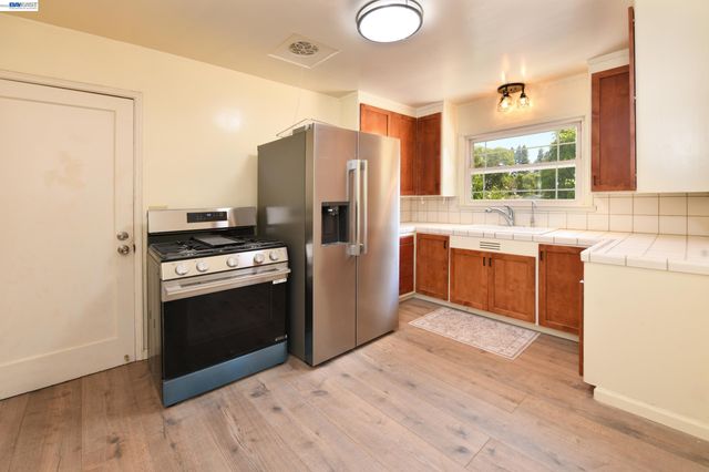 350 Strand Ave, Pleasant Hill, CA 94523