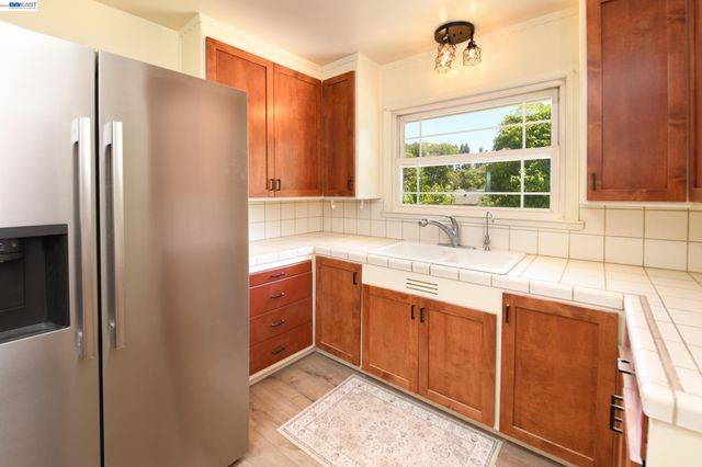 350 Strand Ave, Pleasant Hill, CA 94523