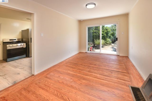 350 Strand Ave, Pleasant Hill, CA 94523