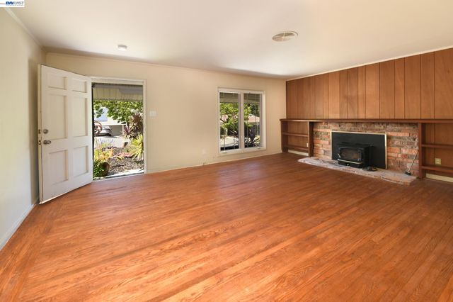 350 Strand Ave, Pleasant Hill, CA 94523