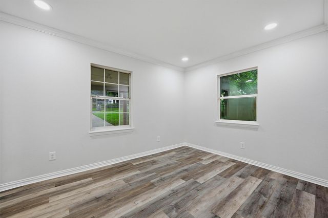 909 Thatcher Street, Denison, TX 75020