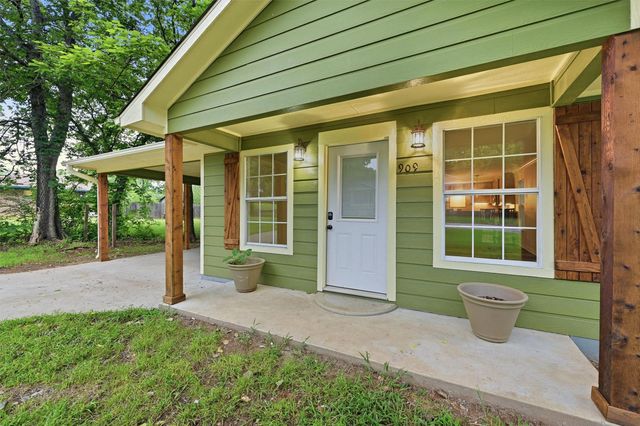 909 Thatcher Street, Denison, TX 75020