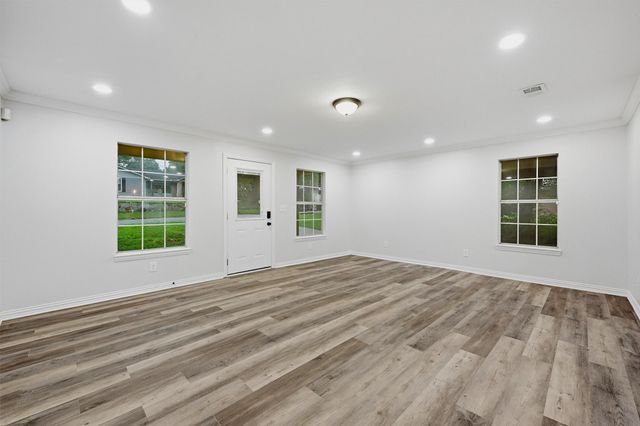 909 Thatcher Street, Denison, TX 75020