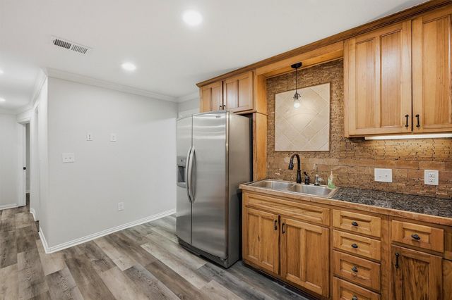 909 Thatcher Street, Denison, TX 75020