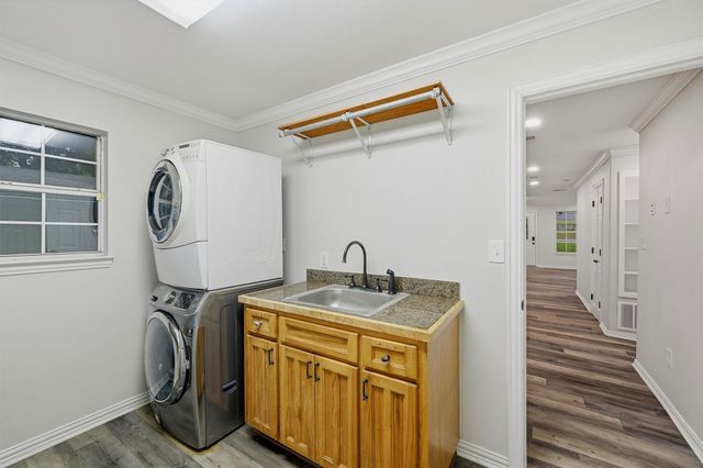 909 Thatcher Street, Denison, TX 75020