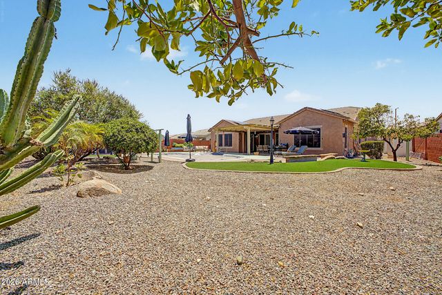 18168 W ECHO Lane, Waddell, AZ 85355