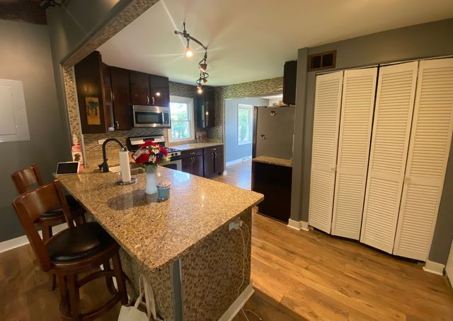 15210 Laramie Avenue, Oak Forest, IL 60452
