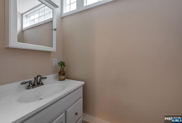 93 Dora Avenue, Waldwick, NJ 07463